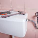 Toiletten-Spülkasten - Funktion + Probleme