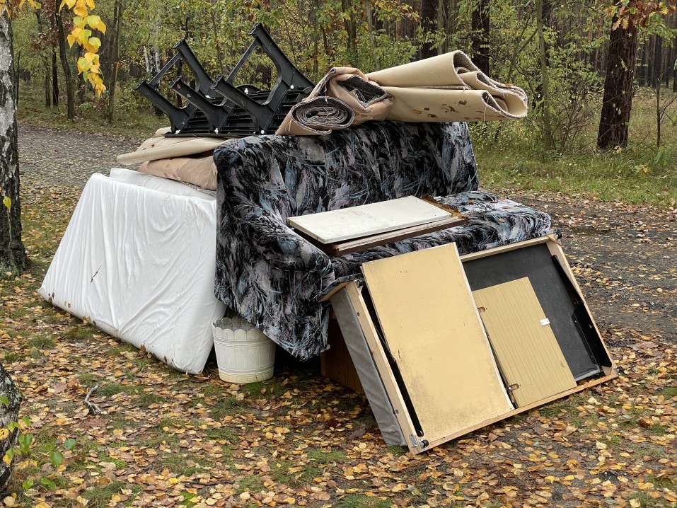 Sperrmüll am Straßenrand