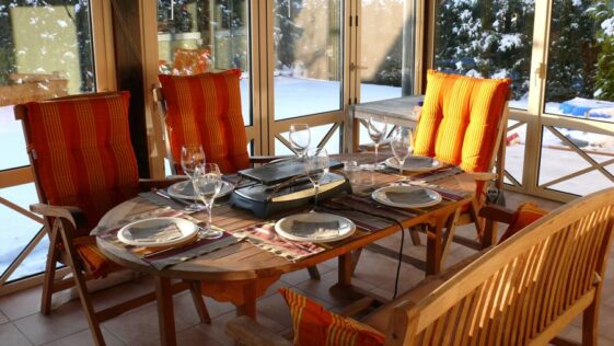 großer, mehrfach verglaster Wintergarten