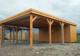 Carport mit Schuppen