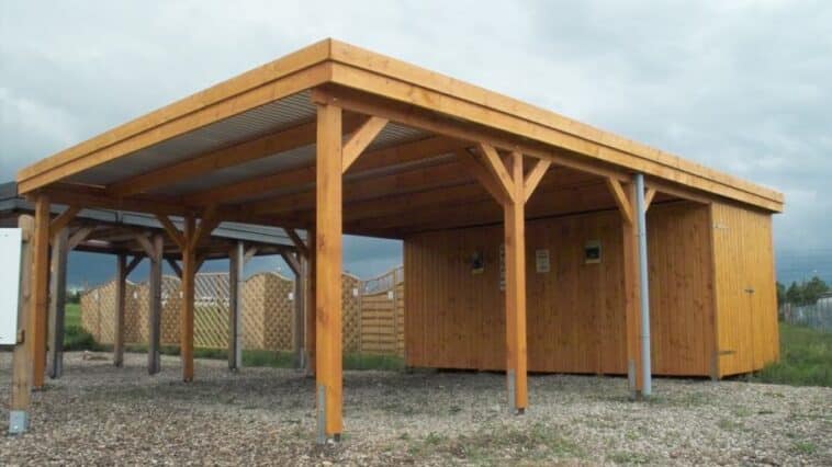 Carport mit Schuppen