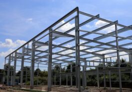 Stahlträger für eine neue Gewerbehalle