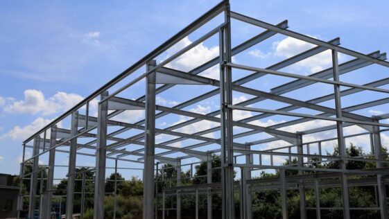Stahlträger für eine neue Gewerbehalle